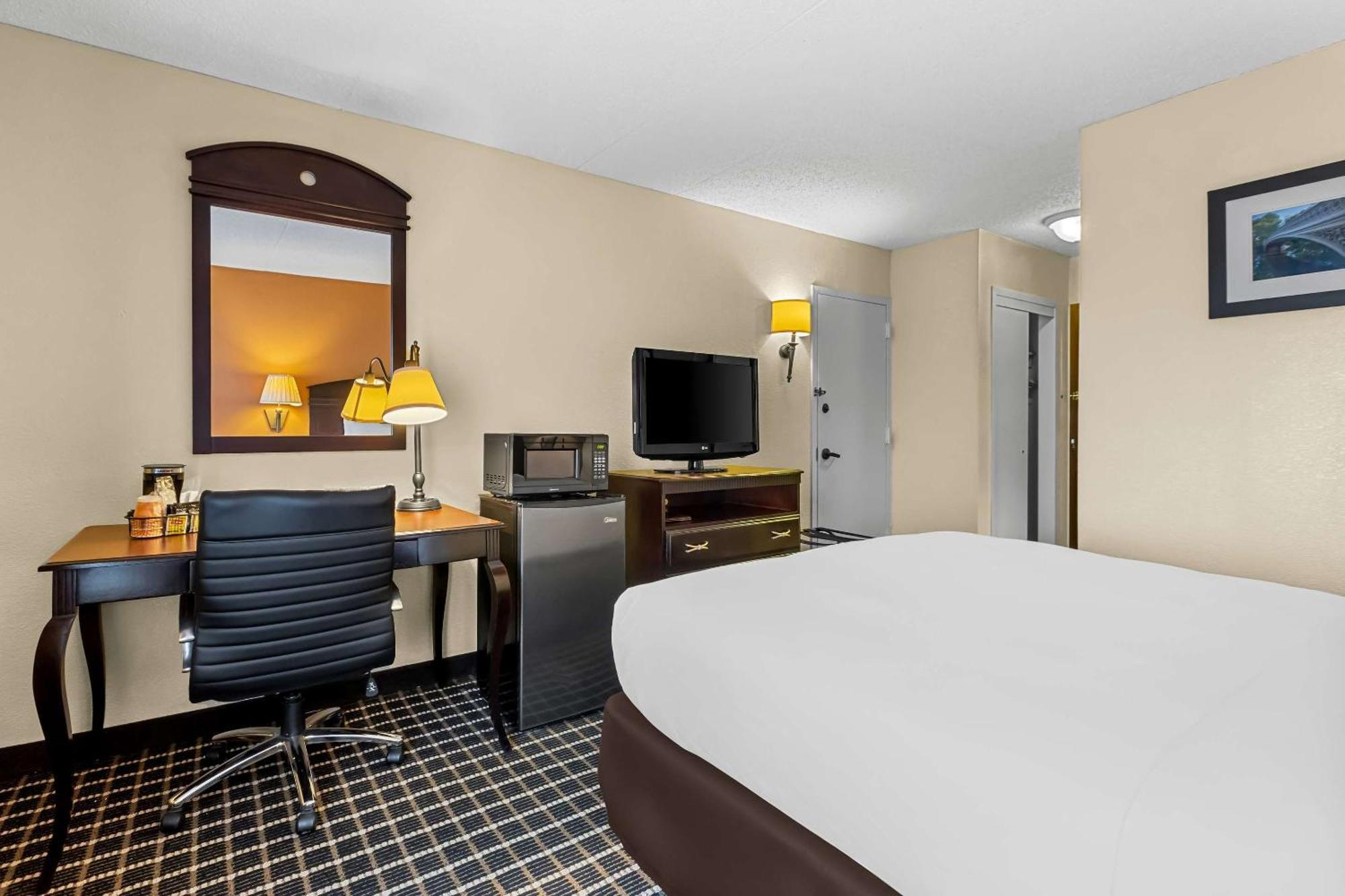Comfort Inn & Suites Somerset - New Brunswick Exterior photo