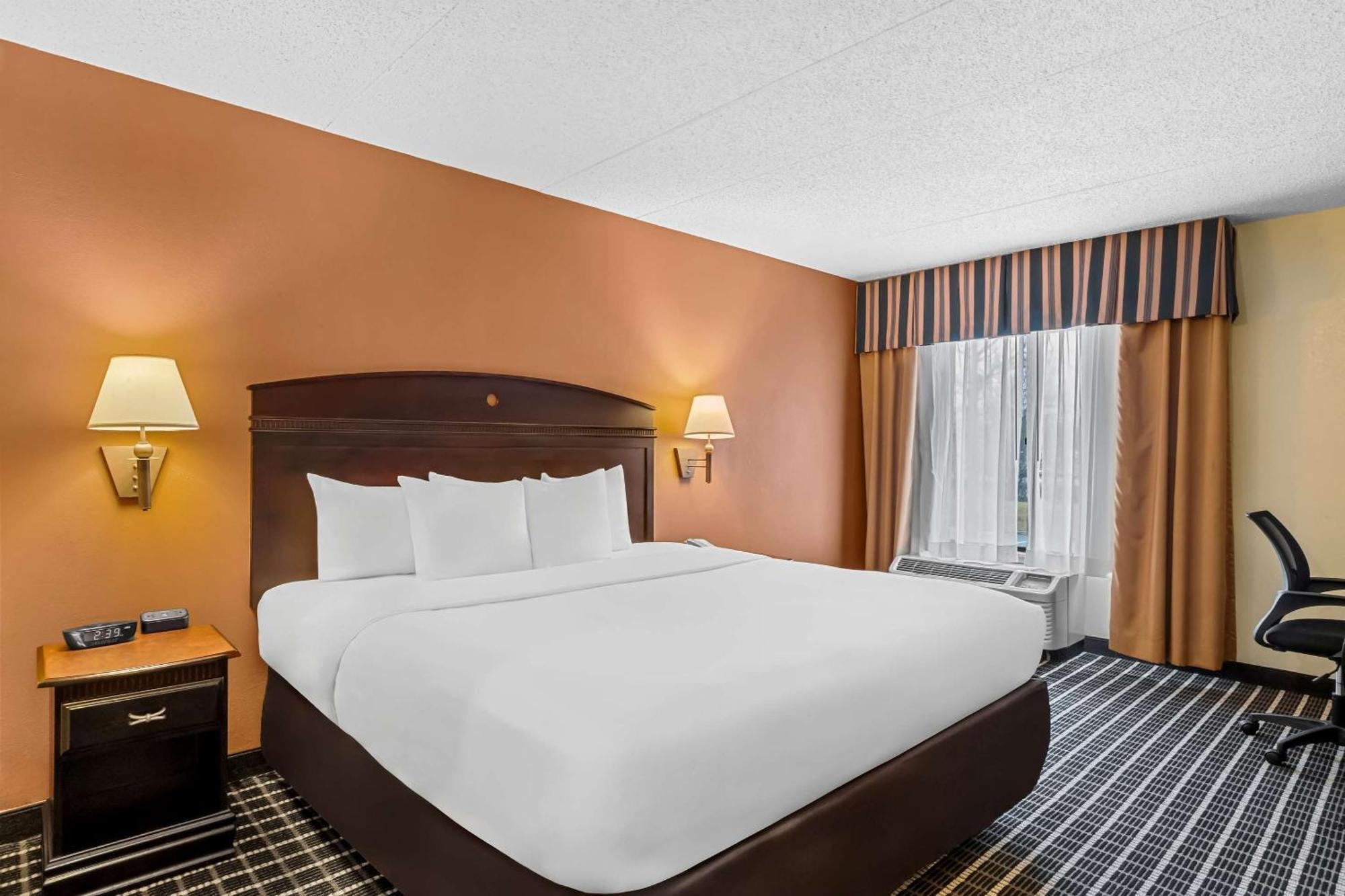 Comfort Inn & Suites Somerset - New Brunswick Exterior photo